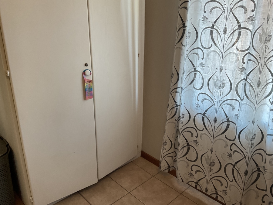 2 Bedroom Property for Sale in Die Hoewes Gauteng