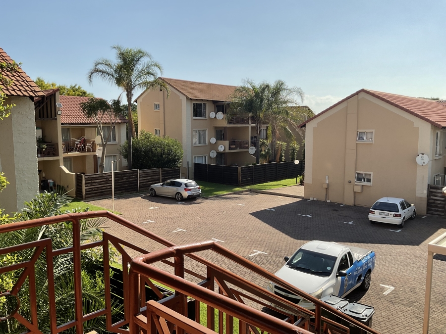 2 Bedroom Property for Sale in Die Hoewes Gauteng