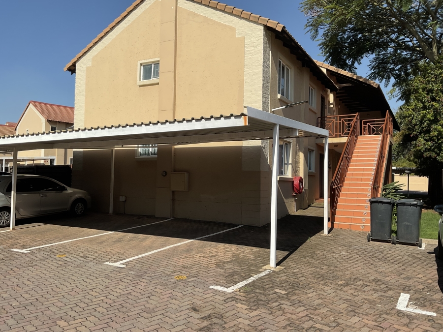 2 Bedroom Property for Sale in Die Hoewes Gauteng