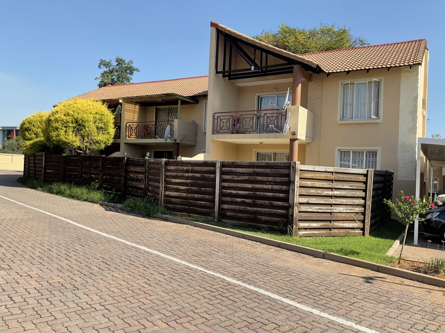 2 Bedroom Property for Sale in Die Hoewes Gauteng