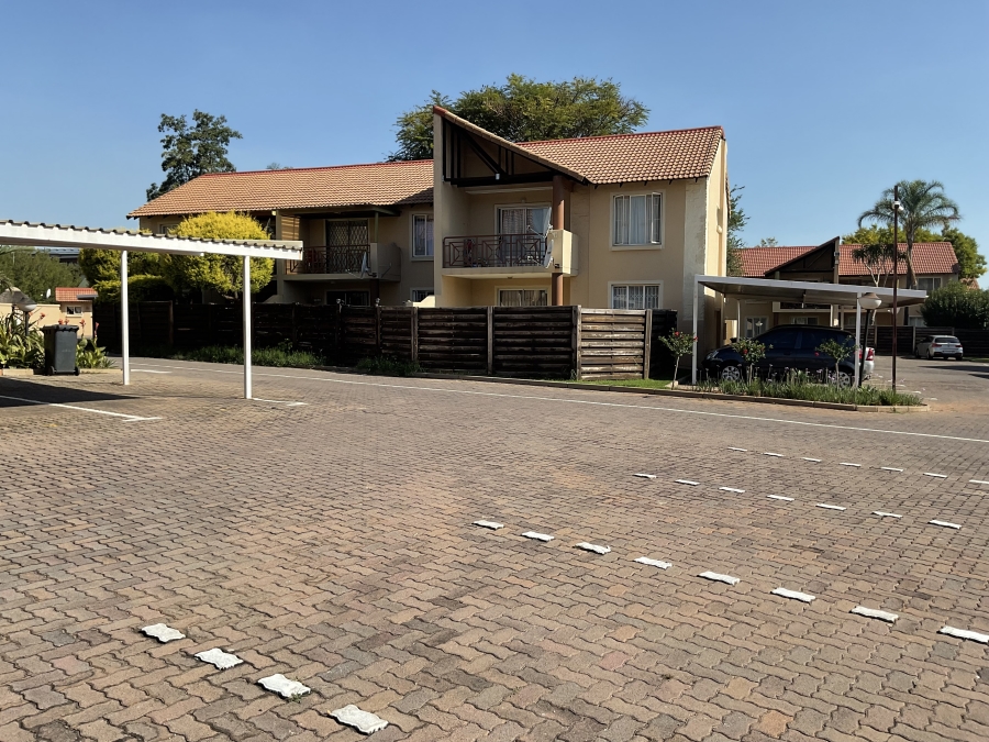 2 Bedroom Property for Sale in Die Hoewes Gauteng