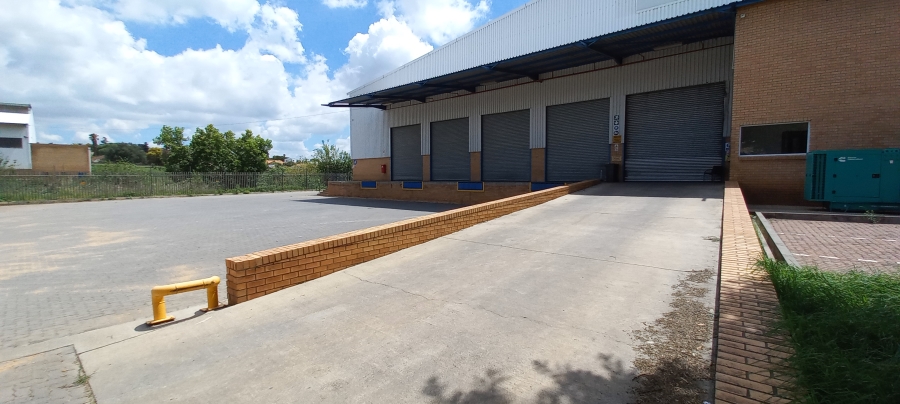 To Let commercial Property for Rent in Gosforth Park Gauteng