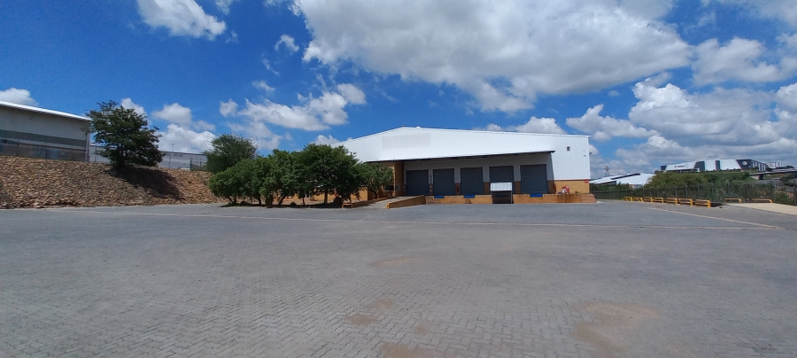 To Let commercial Property for Rent in Gosforth Park Gauteng