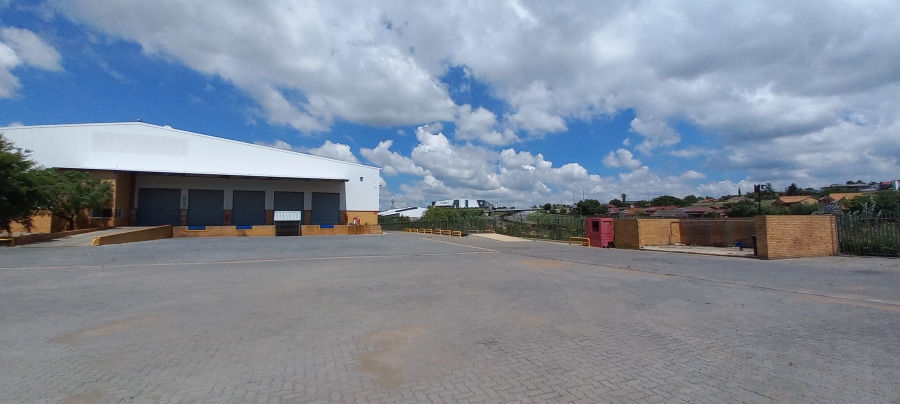 To Let commercial Property for Rent in Gosforth Park Gauteng