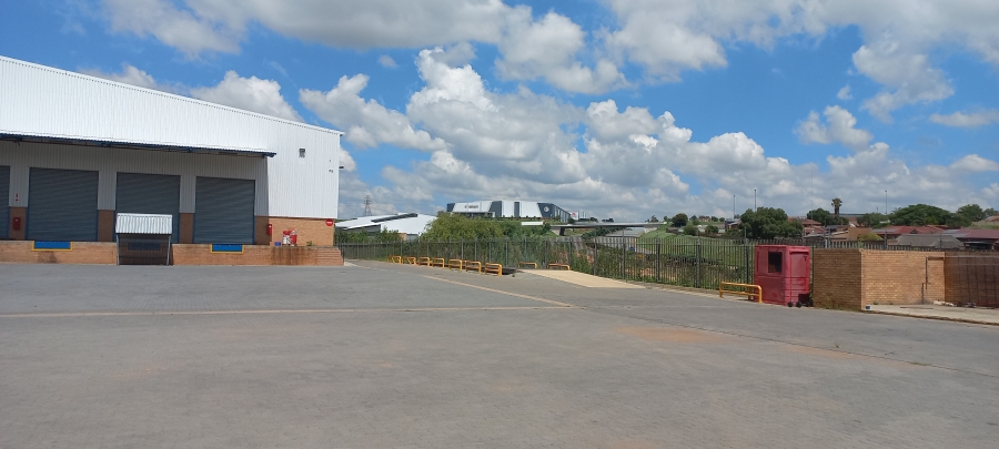 To Let commercial Property for Rent in Gosforth Park Gauteng