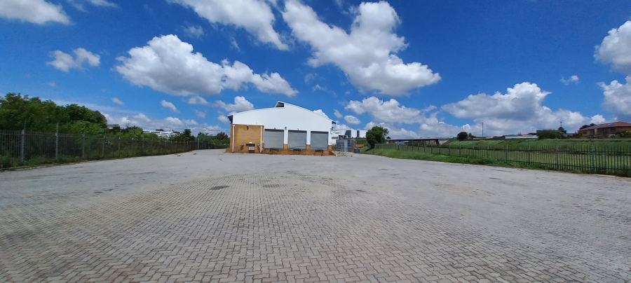 To Let commercial Property for Rent in Gosforth Park Gauteng