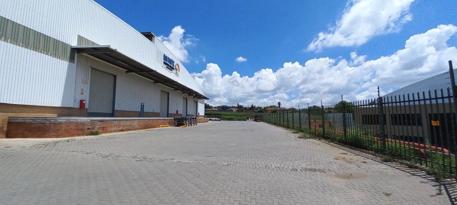 To Let commercial Property for Rent in Gosforth Park Gauteng