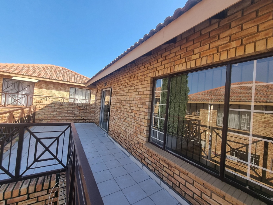 To Let 3 Bedroom Property for Rent in Ruimsig Gauteng