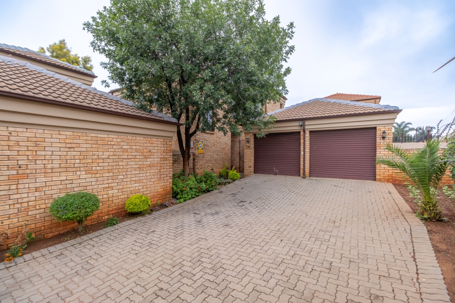 3 Bedroom Property for Sale in Amorosa Gauteng