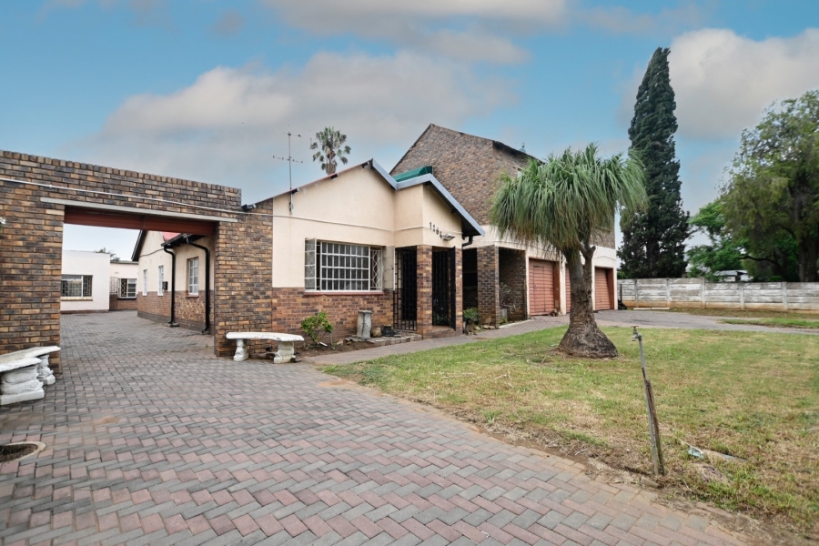 8 Bedroom Property for Sale in Moregloed Gauteng