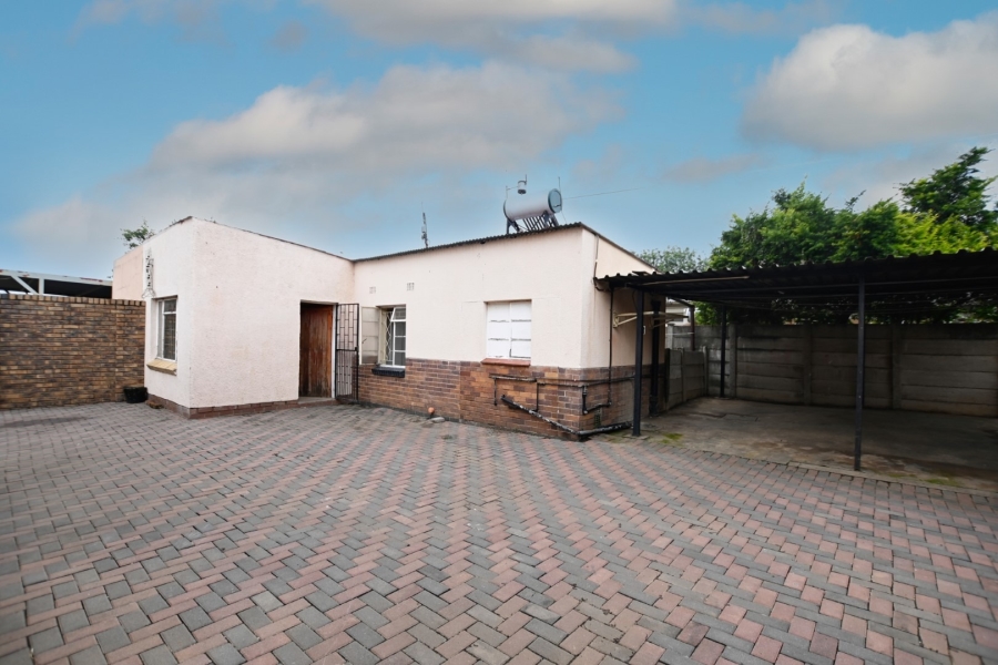 8 Bedroom Property for Sale in Moregloed Gauteng