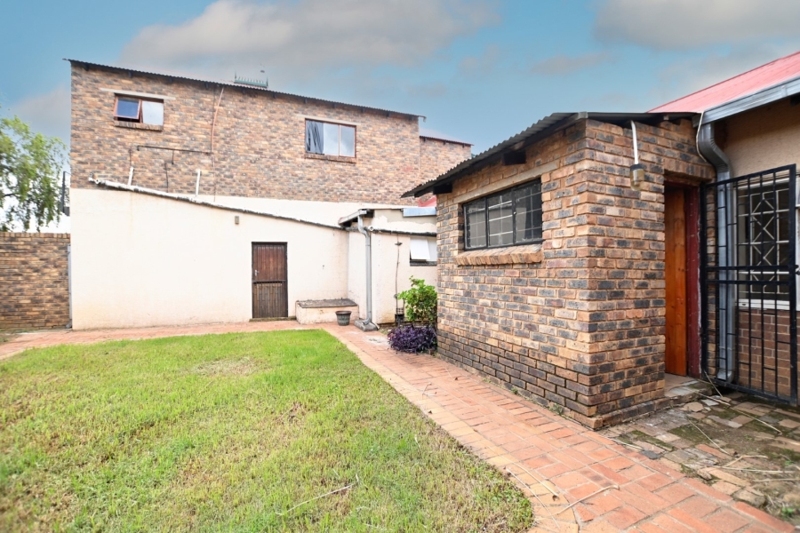 8 Bedroom Property for Sale in Moregloed Gauteng