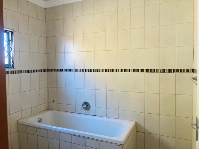 To Let 3 Bedroom Property for Rent in Krugersrus Gauteng