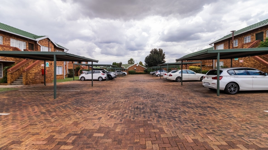 3 Bedroom Property for Sale in Farrarmere Gauteng