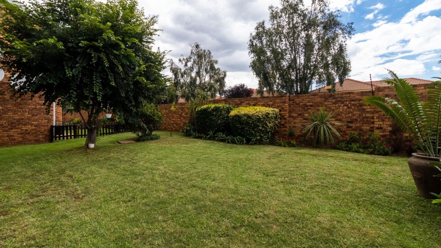 3 Bedroom Property for Sale in Farrarmere Gauteng