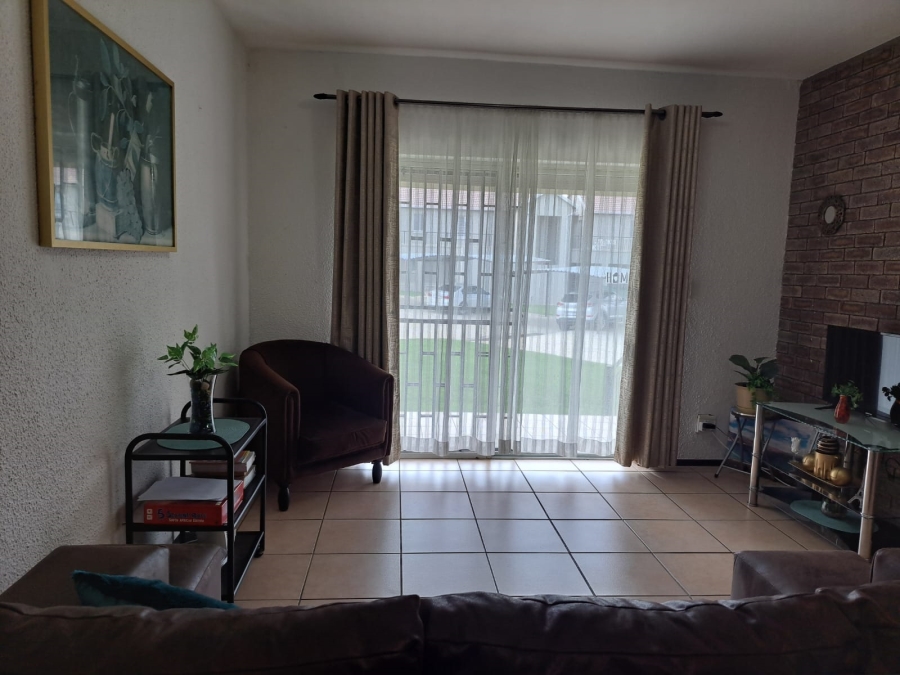 1 Bedroom Property for Sale in Willowbrook Gauteng