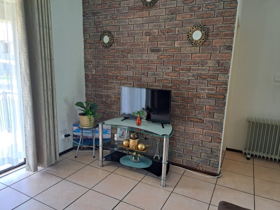 1 Bedroom Property for Sale in Willowbrook Gauteng