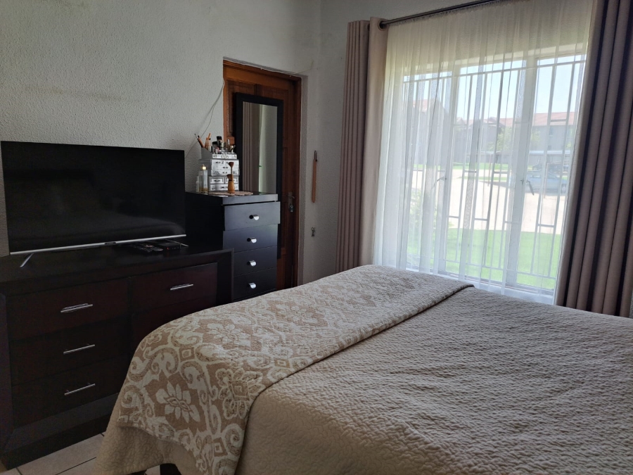 1 Bedroom Property for Sale in Willowbrook Gauteng