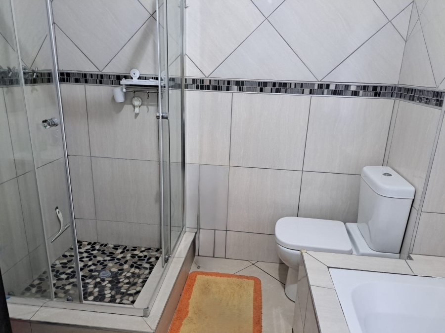 1 Bedroom Property for Sale in Willowbrook Gauteng