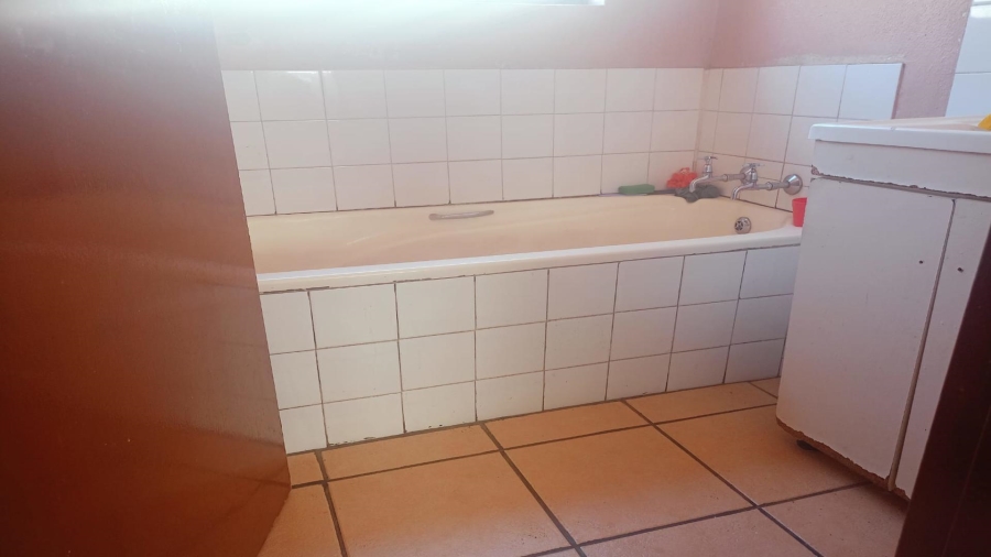 2 Bedroom Property for Sale in Cloverdene Gauteng