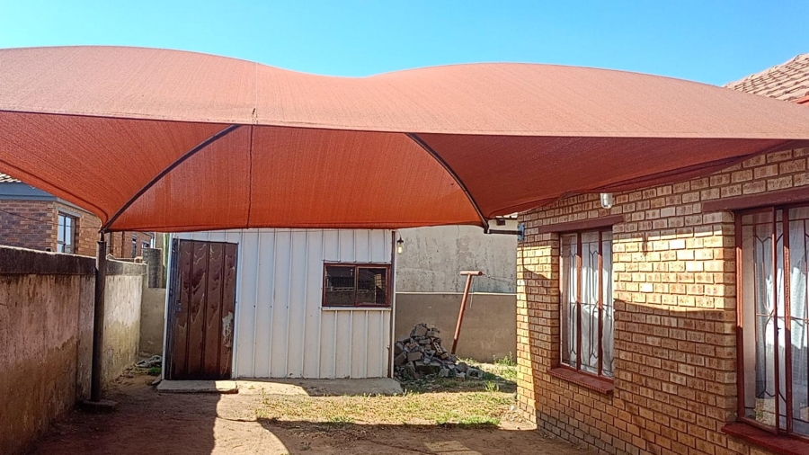 2 Bedroom Property for Sale in Cloverdene Gauteng