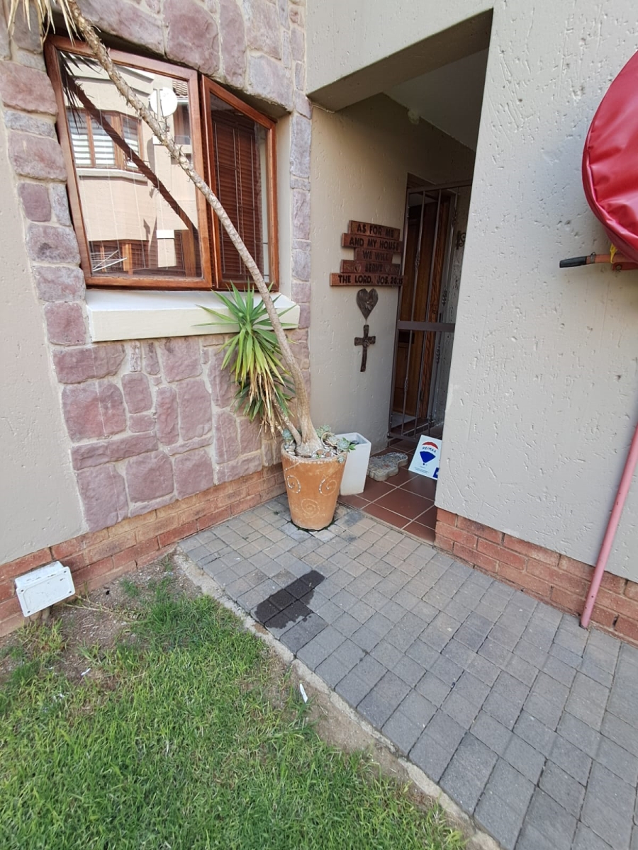 2 Bedroom Property for Sale in Meyersdal Gauteng