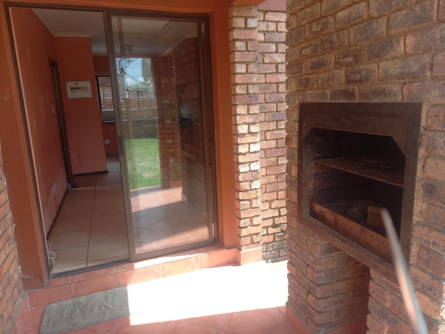 To Let 2 Bedroom Property for Rent in Edleen Gauteng