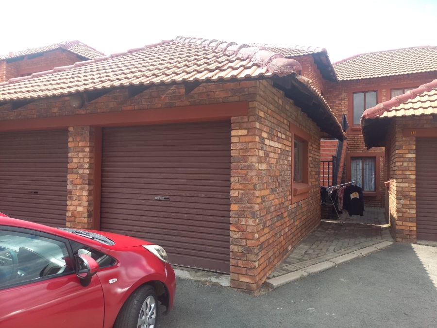 To Let 2 Bedroom Property for Rent in Edleen Gauteng