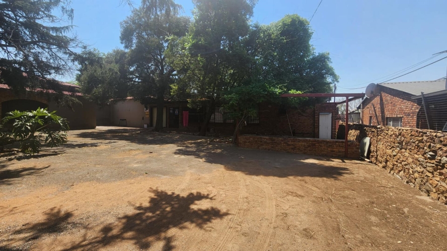 Commercial Property for Sale in Farrarmere Gauteng