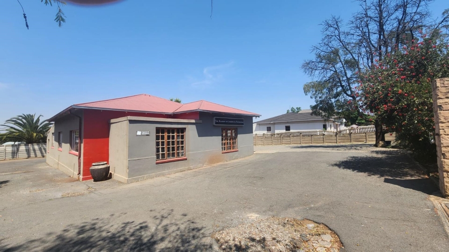 Commercial Property for Sale in Farrarmere Gauteng