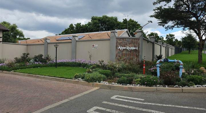 To Let 1 Bedroom Property for Rent in Greenstone Ridge Gauteng