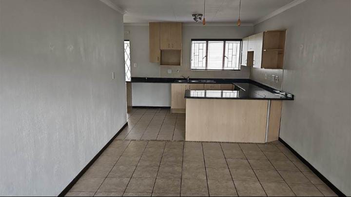 To Let 1 Bedroom Property for Rent in Greenstone Ridge Gauteng