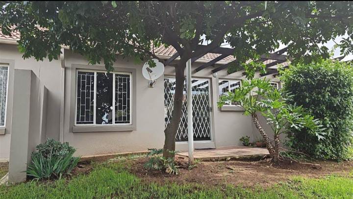 To Let 1 Bedroom Property for Rent in Greenstone Ridge Gauteng