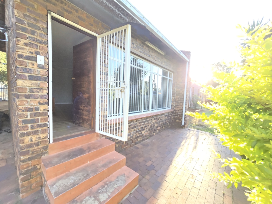 2 Bedroom Property for Sale in Wilgeheuwel Gauteng