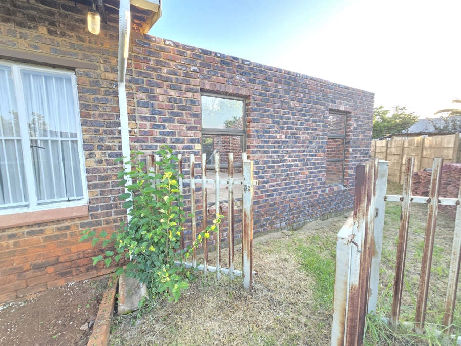 2 Bedroom Property for Sale in Wilgeheuwel Gauteng