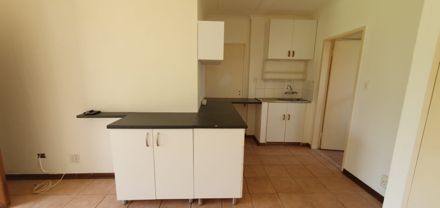 To Let 1 Bedroom Property for Rent in Brackenhurst Gauteng