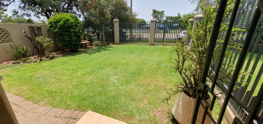 To Let 1 Bedroom Property for Rent in Brackenhurst Gauteng