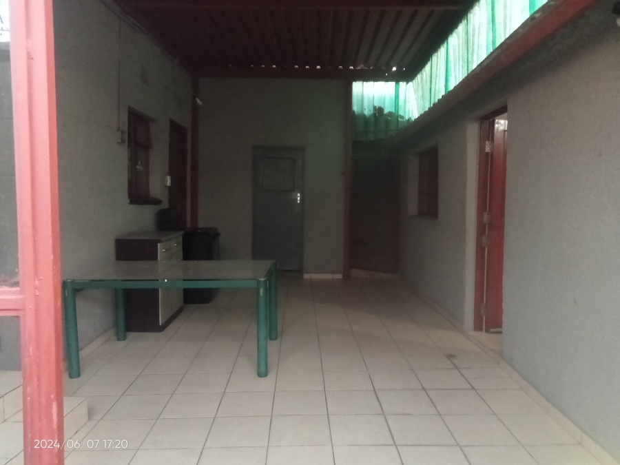 2 Bedroom Property for Sale in Molapo Gauteng