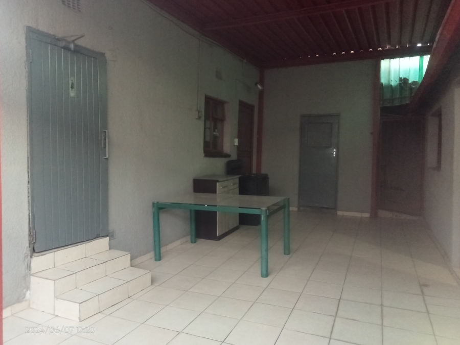 2 Bedroom Property for Sale in Molapo Gauteng