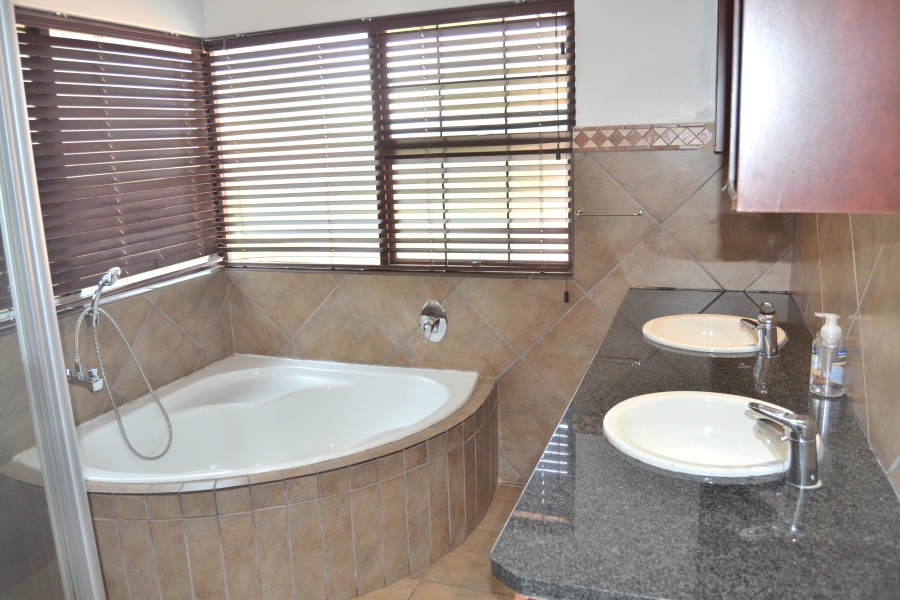 3 Bedroom Property for Sale in Amberfield Gauteng