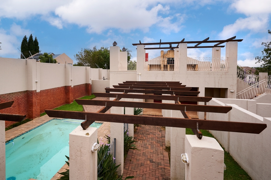 2 Bedroom Property for Sale in Sunninghill Gauteng