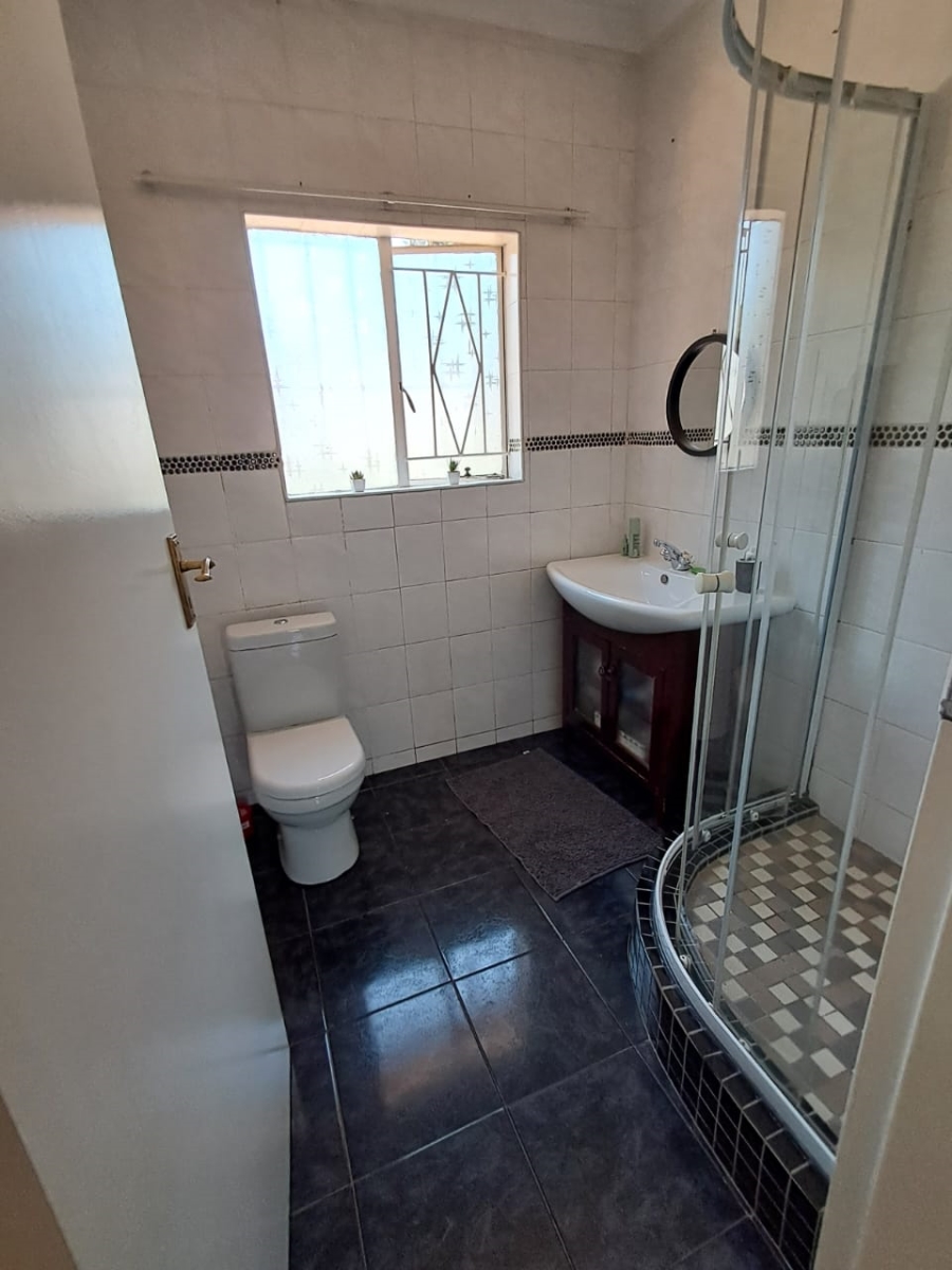 6 Bedroom Property for Sale in Brackendowns Gauteng