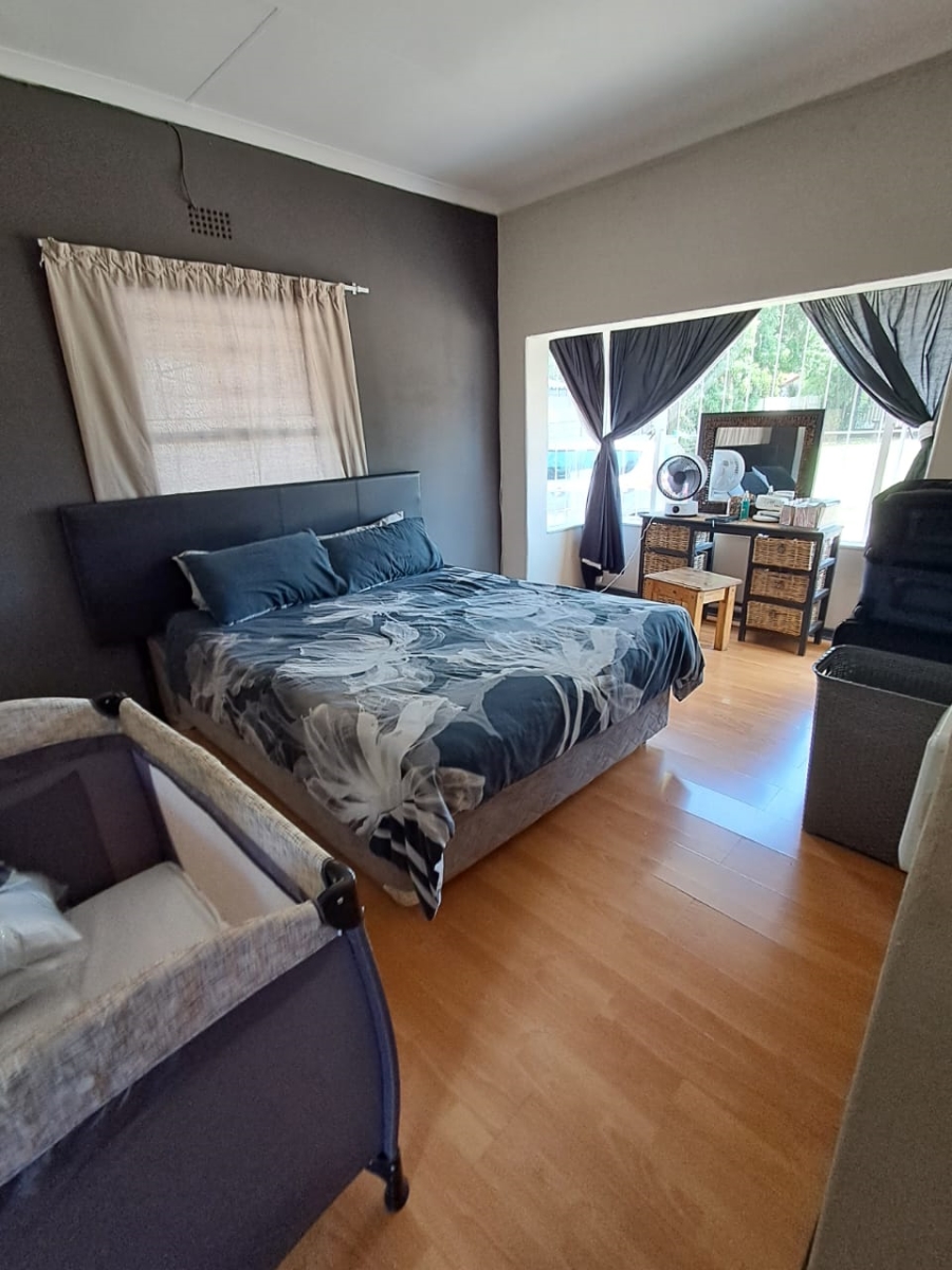 6 Bedroom Property for Sale in Brackendowns Gauteng