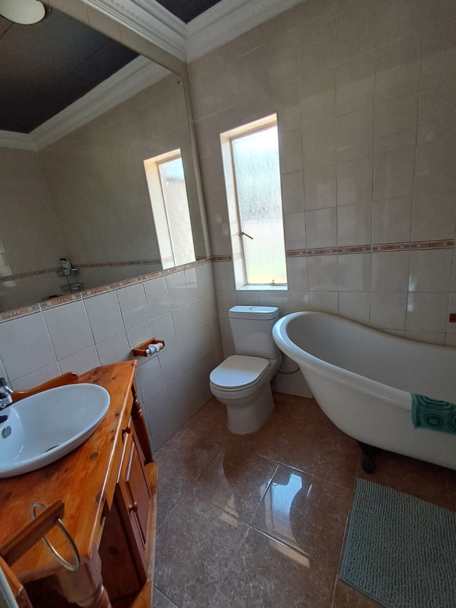 6 Bedroom Property for Sale in Brackendowns Gauteng