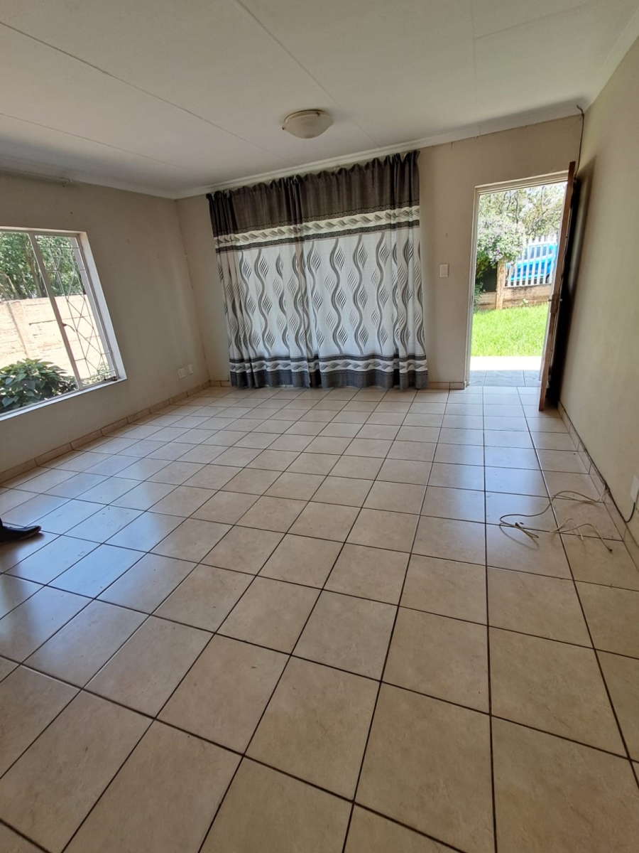 6 Bedroom Property for Sale in Brackendowns Gauteng