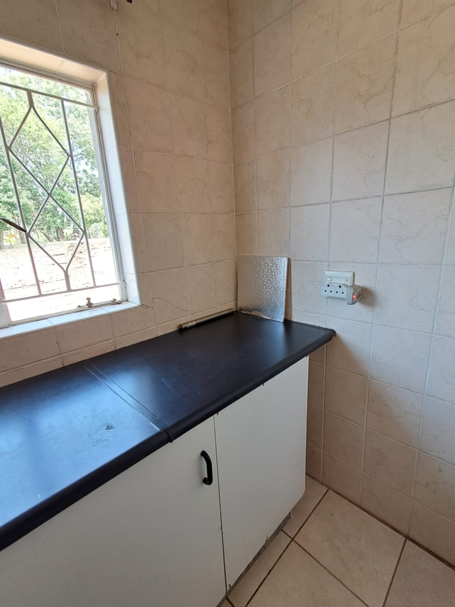 6 Bedroom Property for Sale in Brackendowns Gauteng