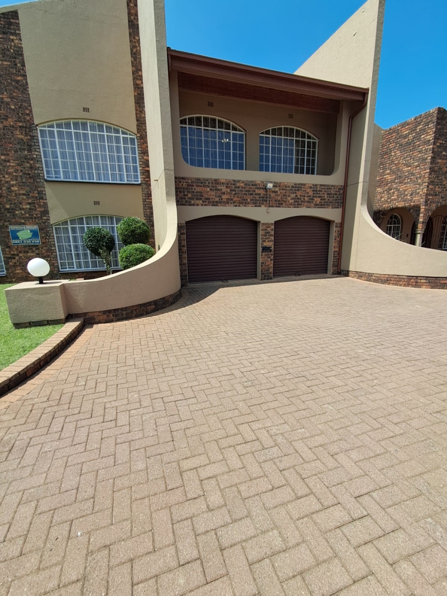 5 Bedroom Property for Sale in Brackenhurst Gauteng