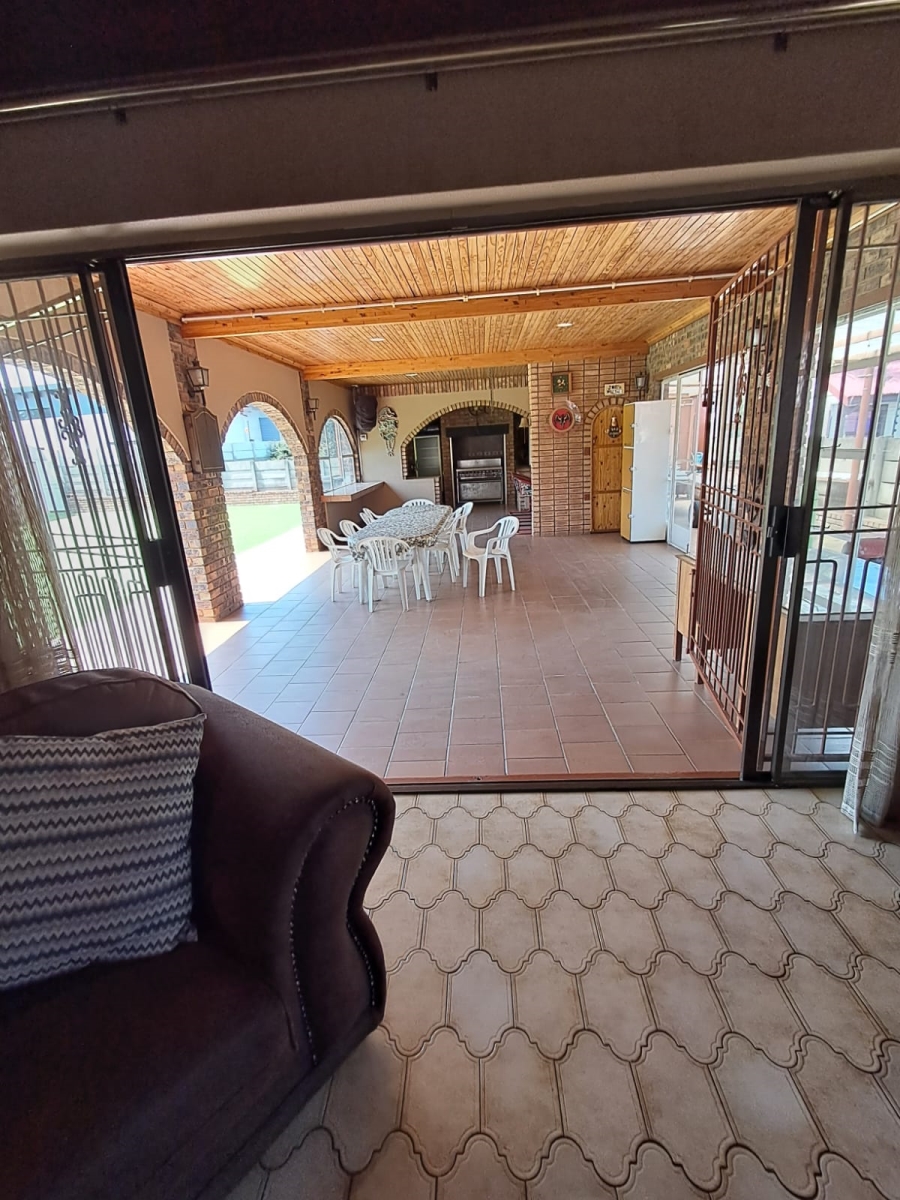 5 Bedroom Property for Sale in Brackenhurst Gauteng