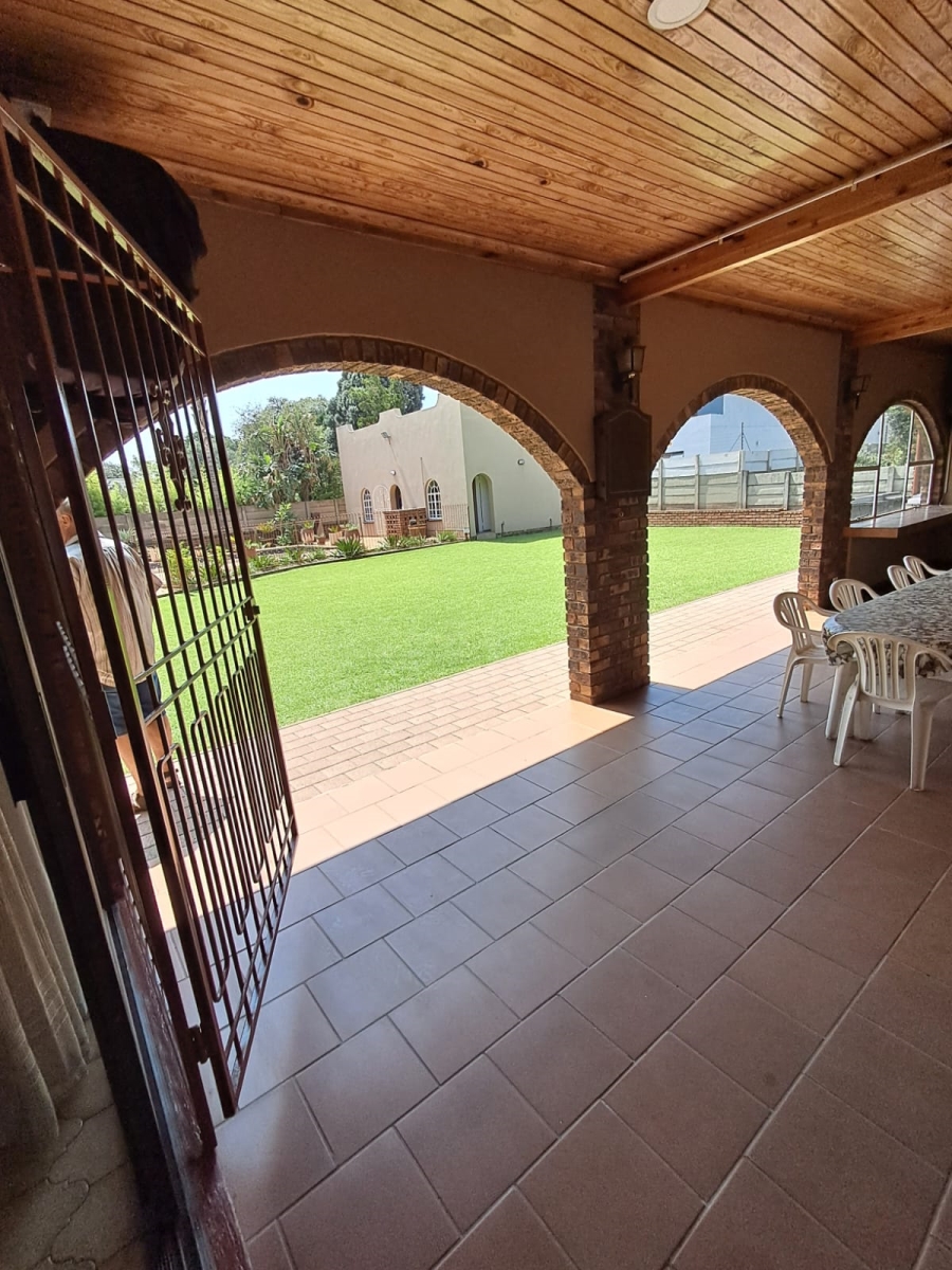 5 Bedroom Property for Sale in Brackenhurst Gauteng