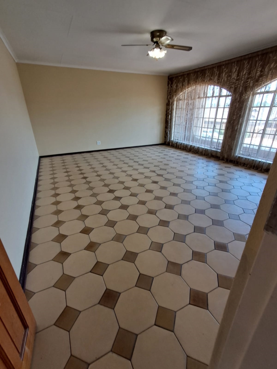 5 Bedroom Property for Sale in Brackenhurst Gauteng